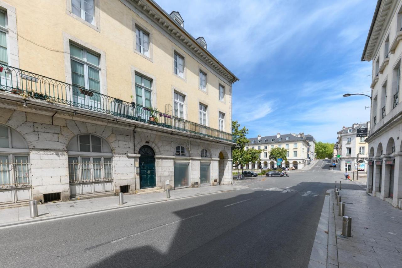 Pau: Superbe Appartement Climatise/Coeur De Ville エクステリア 写真